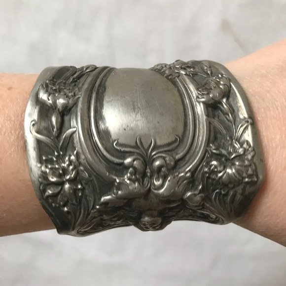 Antique Victorian Floral Silver plated Art Nouveau Cuff Goddess Wide Bracelet - Picture 4 of 14